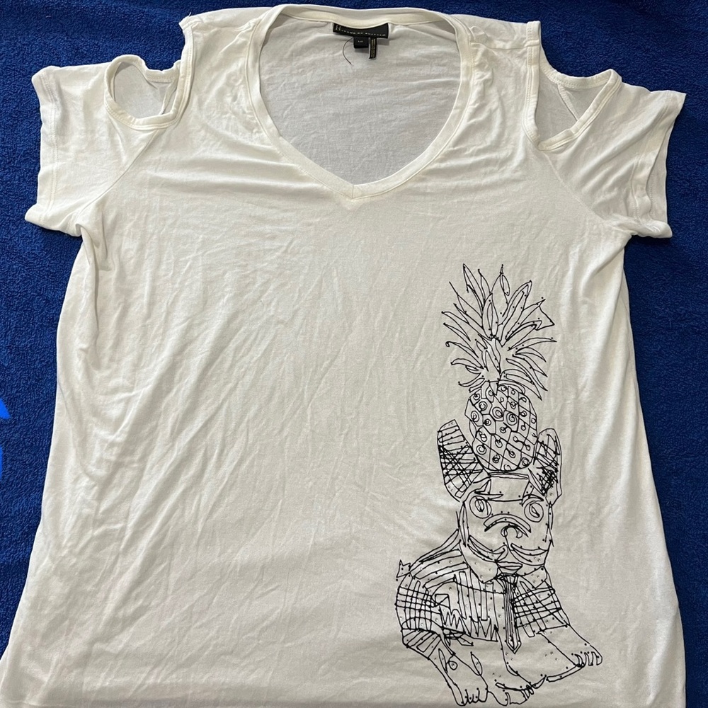 Neck T Shirt Top  Large Dog Pineapple Graphic  By Buffalo White Crew